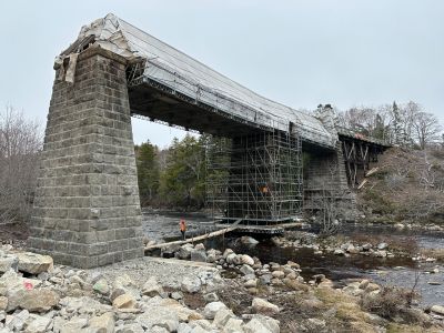 Gold River trail bridge scaffold around granite pier